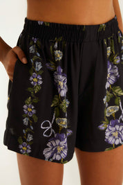 Short Julieta E